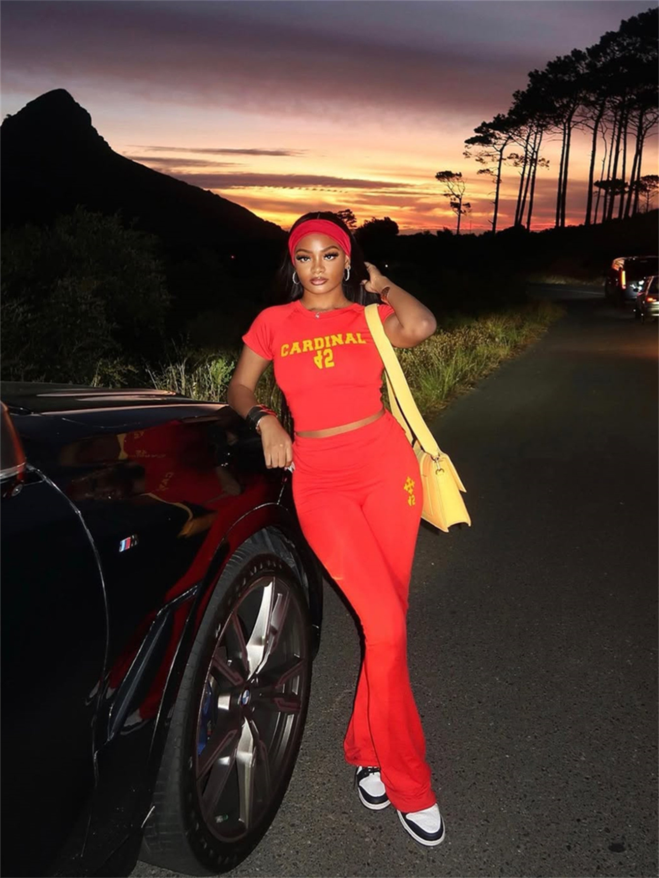 Women's Sporty Fashion Sexy Slim Fit Cropped Short Sleeve Printed Top Pants Set