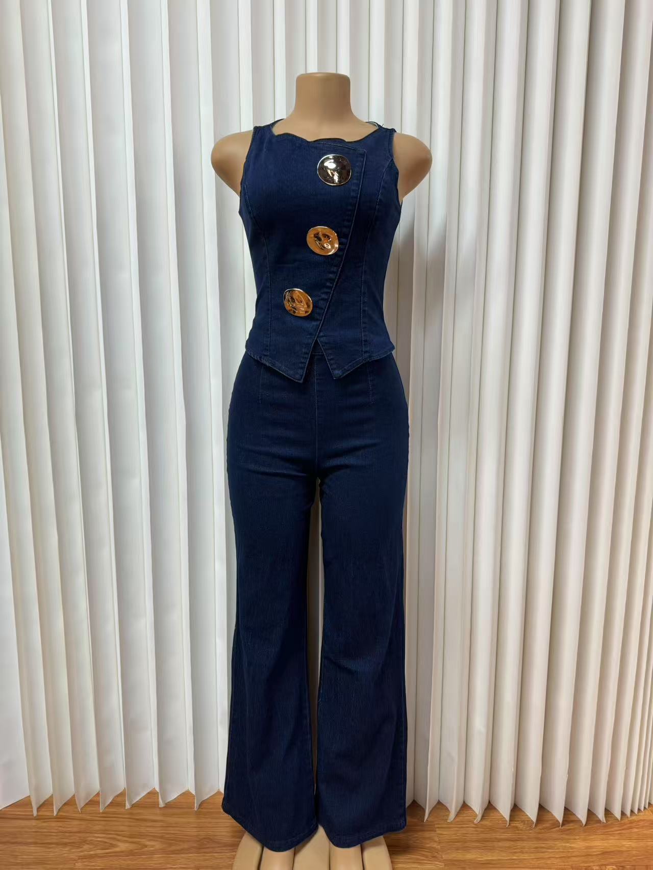 Women's Fashion Metallic Pin Embellished Sleeveless Vest Denim Pants Set
