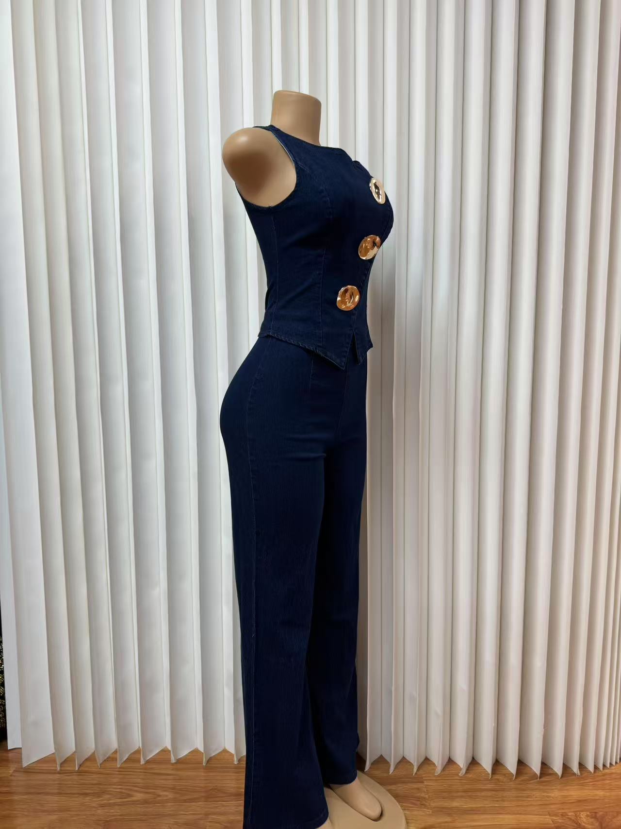 Women's Fashion Metallic Pin Embellished Sleeveless Vest Denim Pants Set