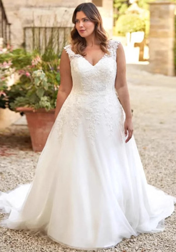 Women's Wedding Lace Train Princess Slim Fit Bridal Gown（Processing time need 3-6 days）