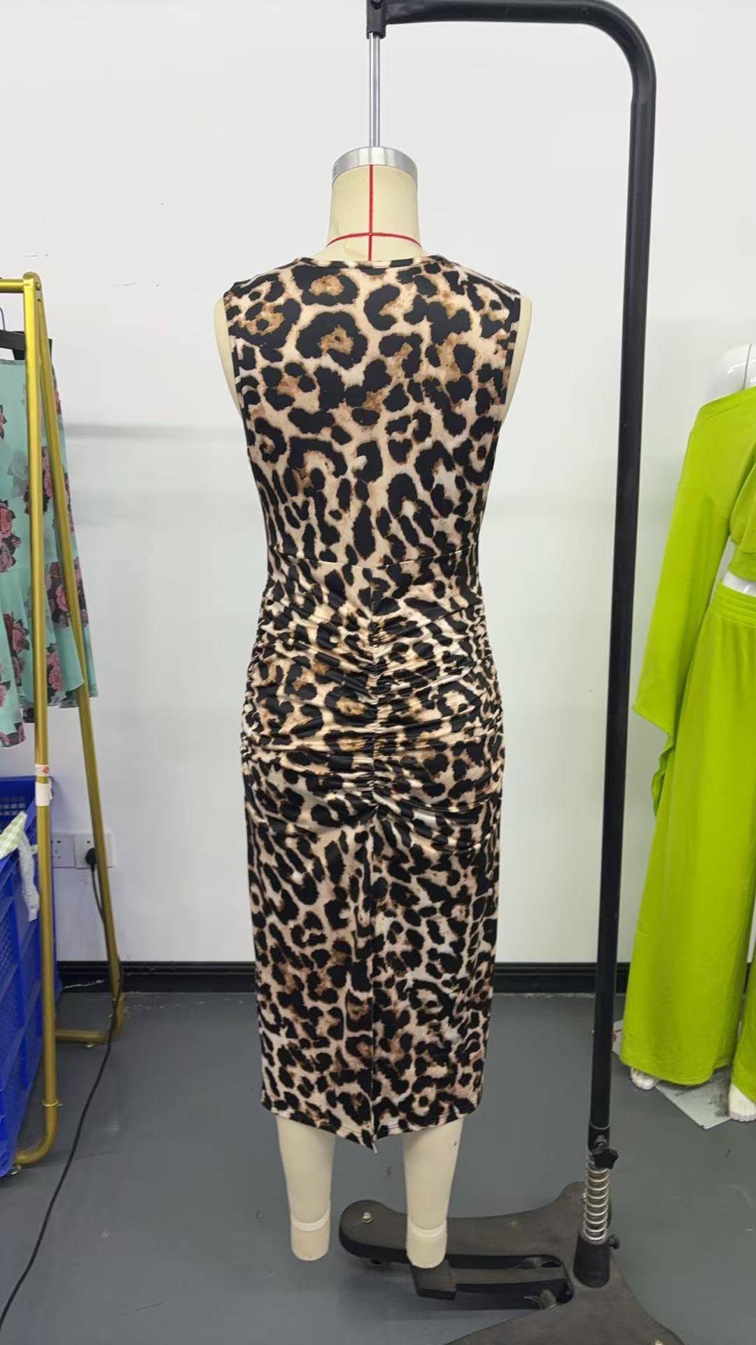 Women leopard print sleeveless V-neck bodycon dress