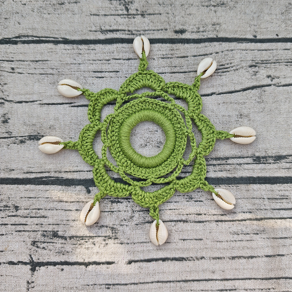 Crochet Shell Bracelet for Summer Beach Holidays