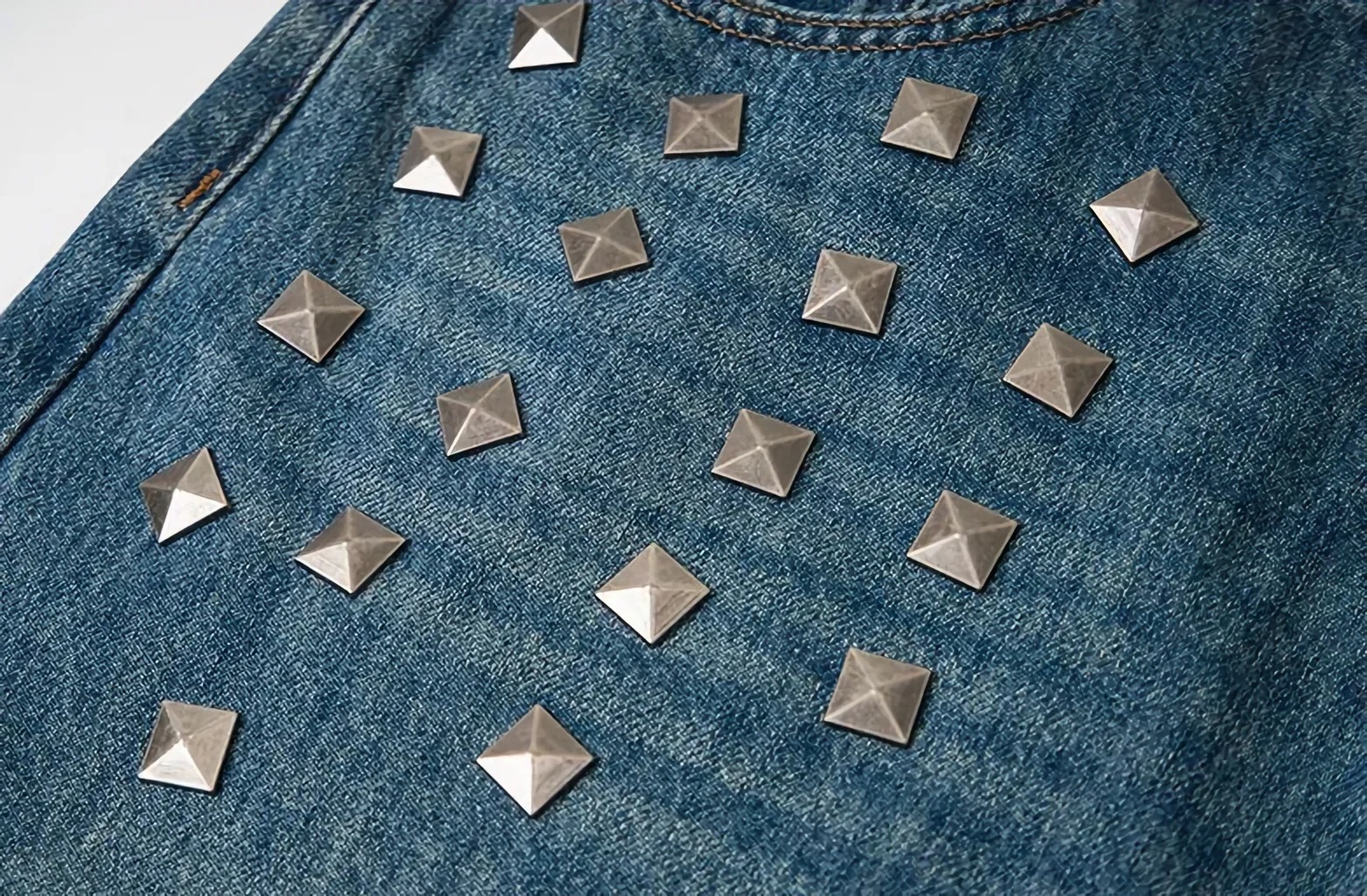 Studded Straight Denim Jeans for Casual Streetwear