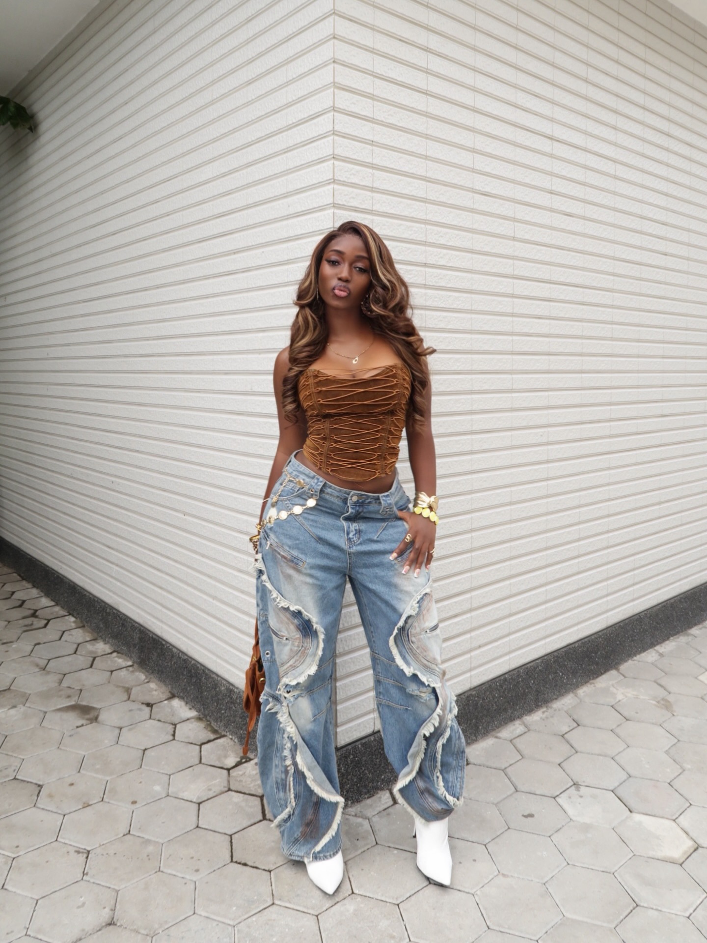 Ripped Raw Edge Denim Jeans for Casual Streetwear