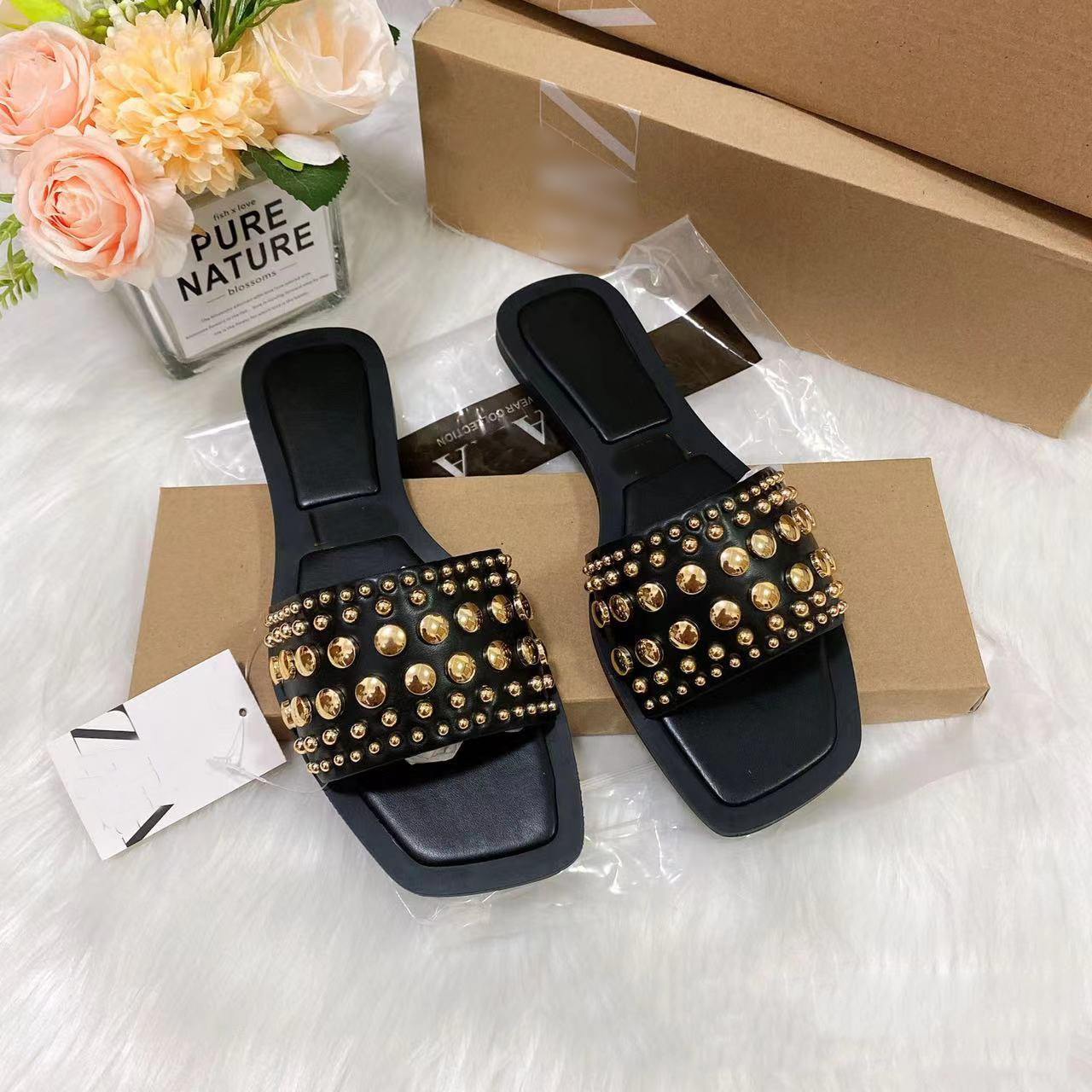 Studded Flat Slippers for Casual Summer Outings
