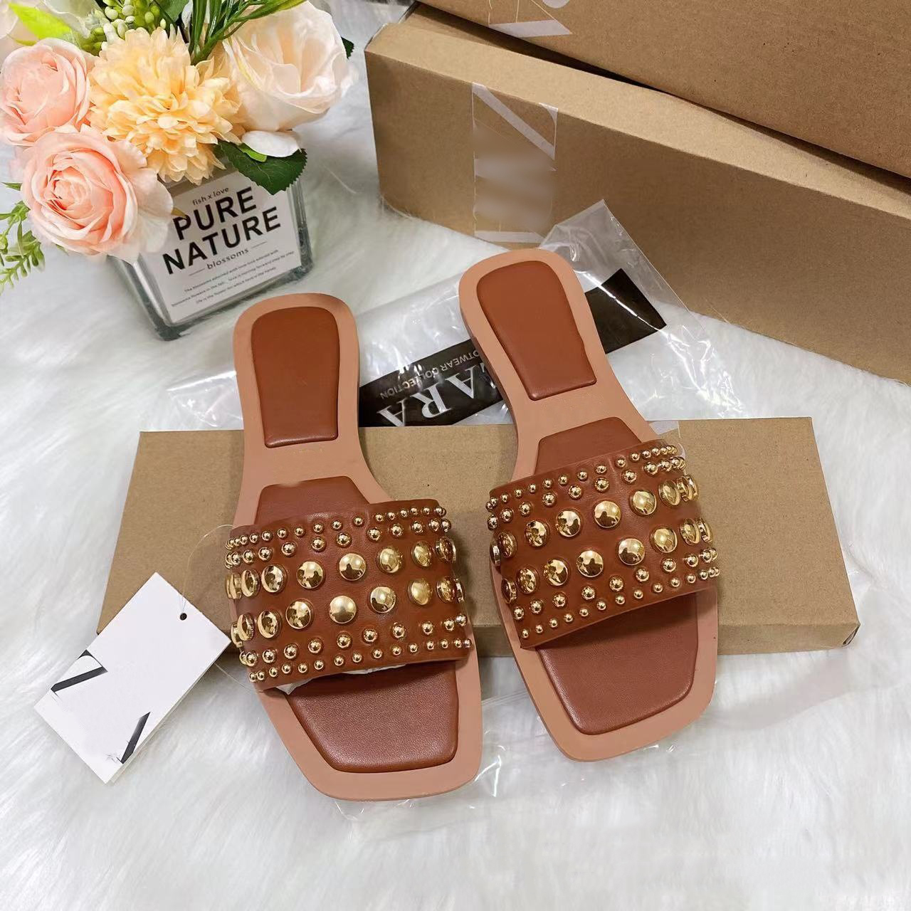 Studded Flat Slippers for Casual Summer Outings