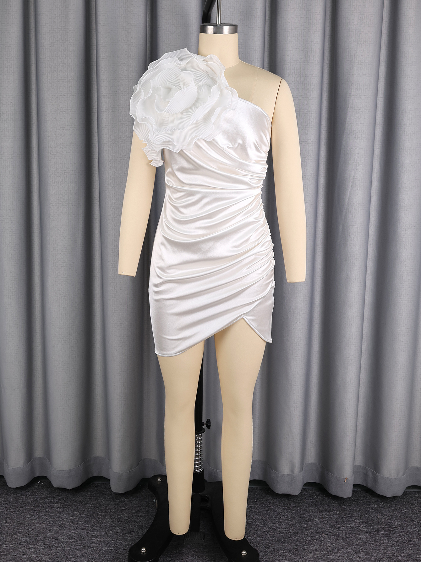 Slash Shoulder White Bodycon Dress for Party Wear