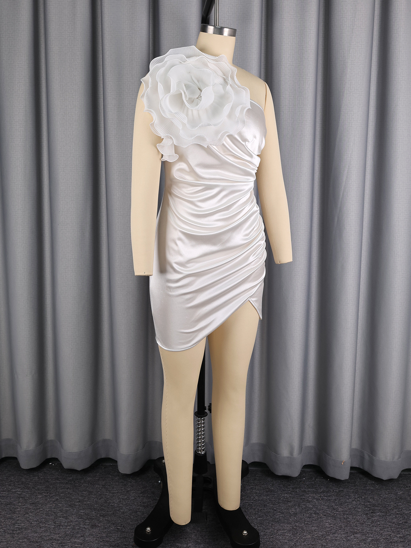 Slash Shoulder White Bodycon Dress for Party Wear