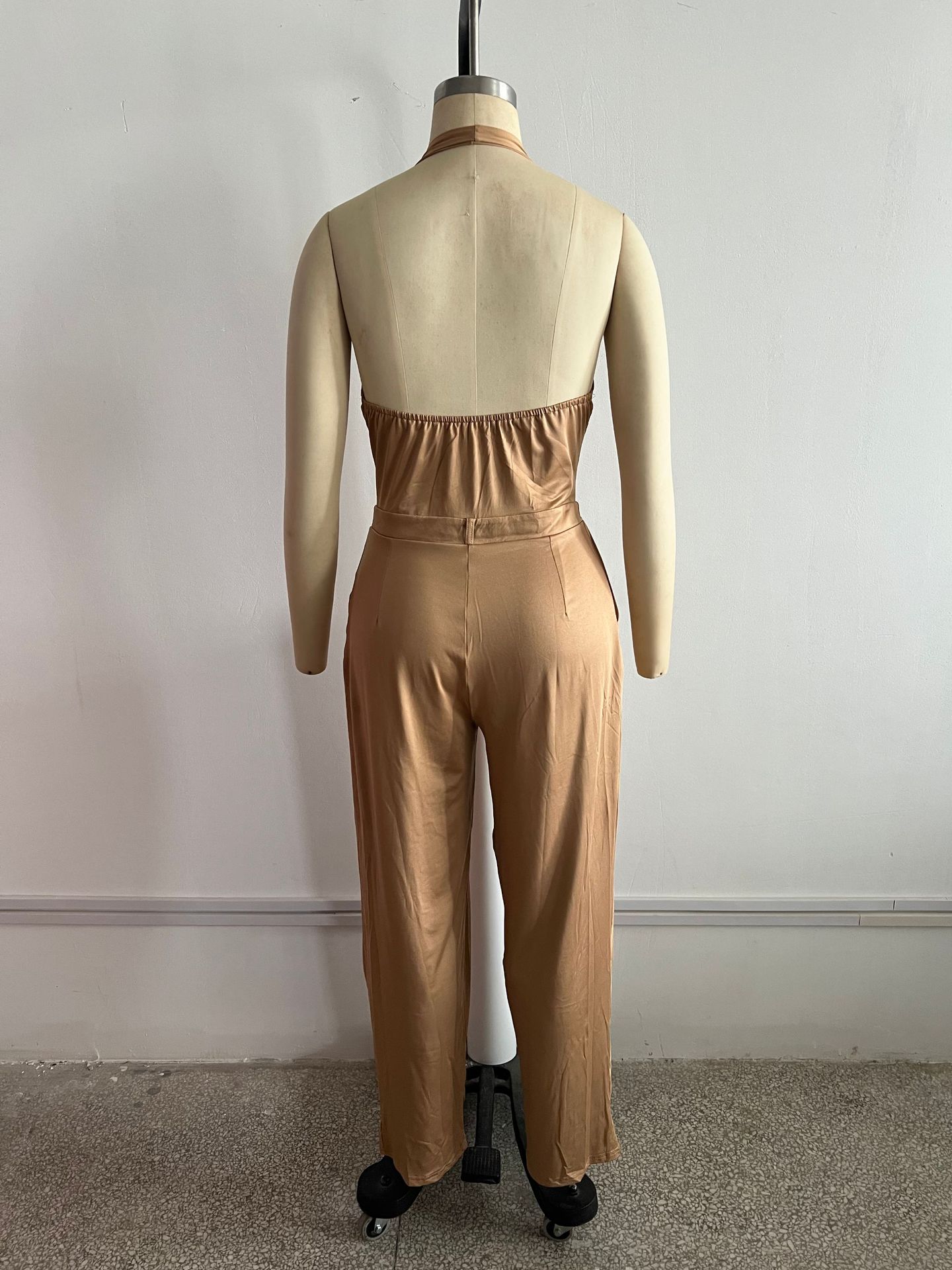 Solid Halter Neck Zipper Jumpsuit for Casual Wear