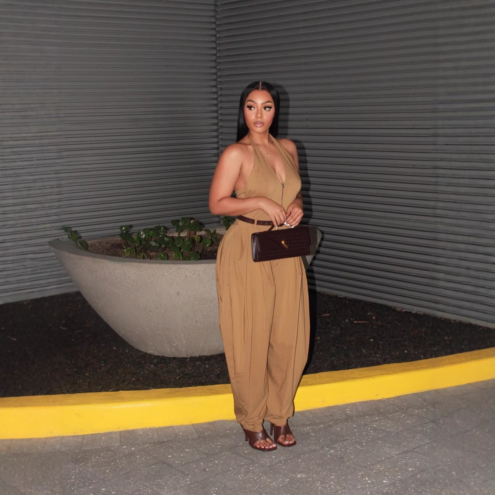 Solid Halter Neck Zipper Jumpsuit for Casual Wear