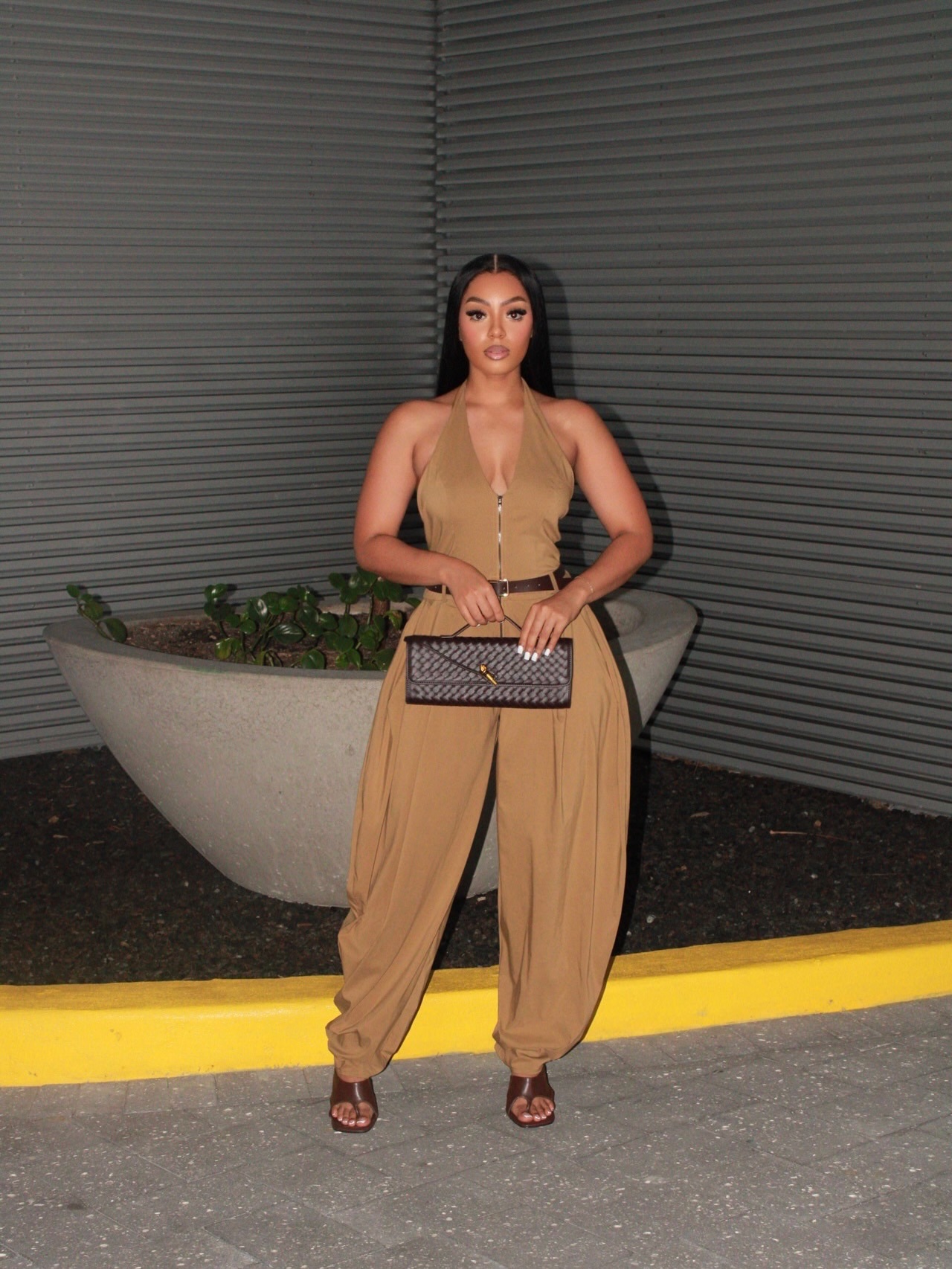 Solid Halter Neck Zipper Jumpsuit for Casual Wear