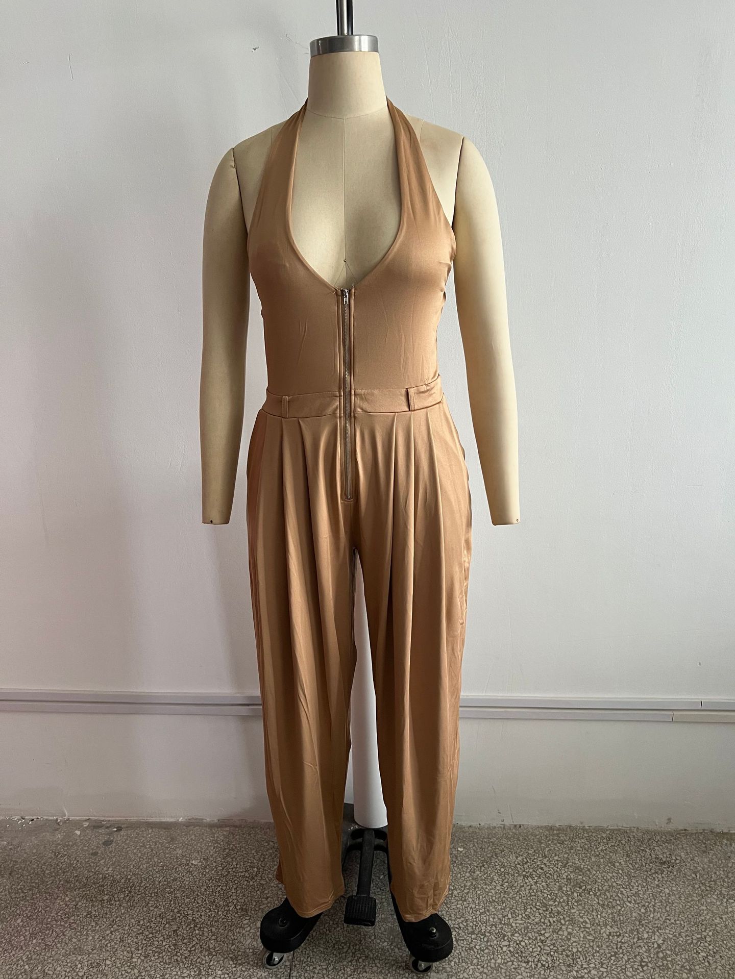 Solid Halter Neck Zipper Jumpsuit for Casual Wear