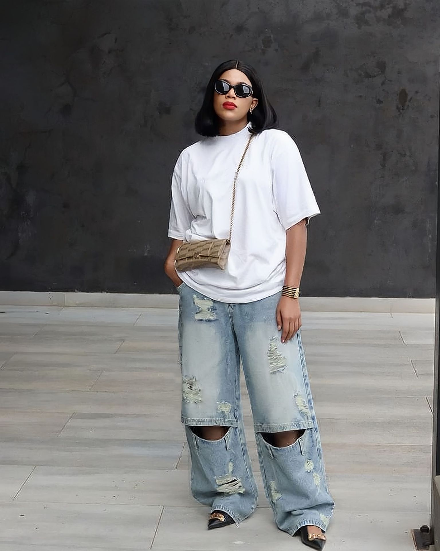 Knee Ripped Washed Denim Jeans for Streetwear