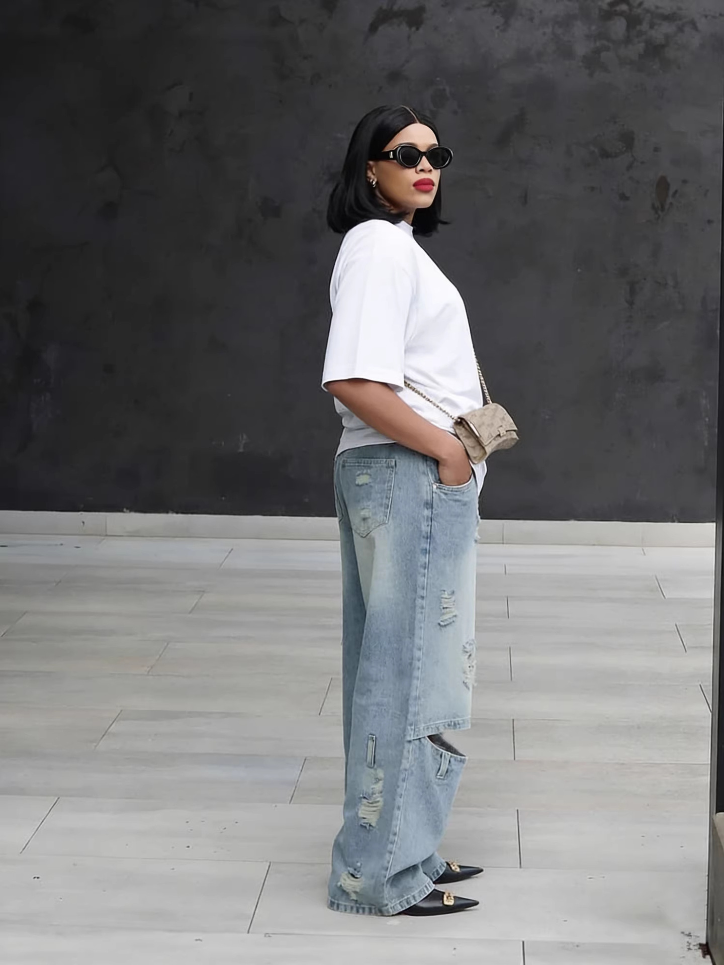 Knee Ripped Washed Denim Jeans for Streetwear