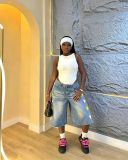 Women star-embroidered denim capri pants