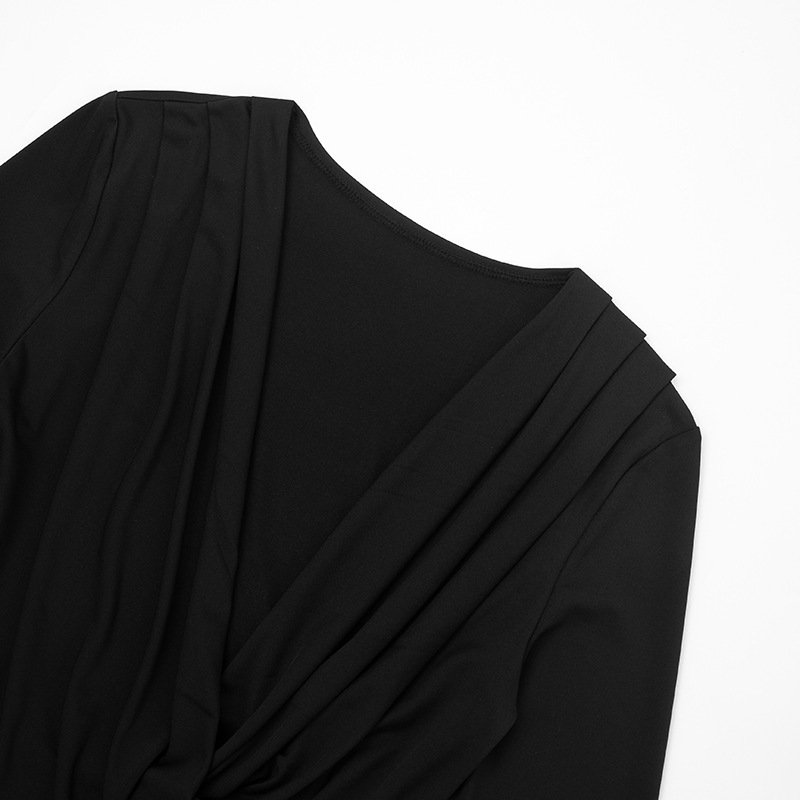 V-Neck Pleated Bodycon Dress for Autumn Evening Wear