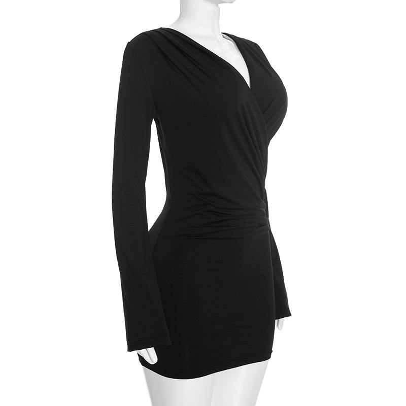 V-Neck Pleated Bodycon Dress for Autumn Evening Wear