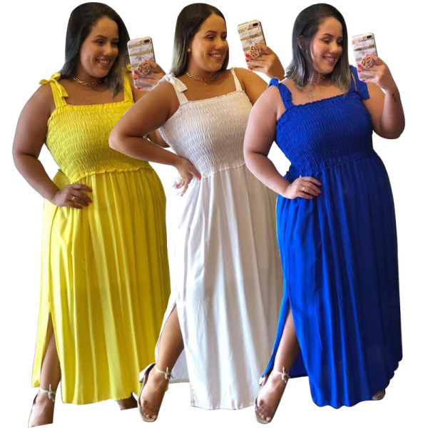 Ruffled, sexy and form-fitting halter dress in large size