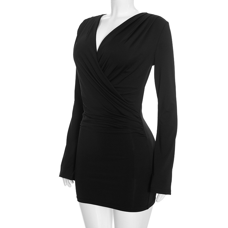 V-Neck Pleated Bodycon Dress for Autumn Evening Wear