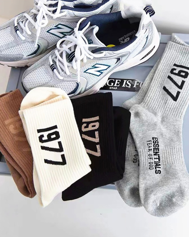 Retro Men& Women Couples Trend Street Hip-hop Sports Socks Gray Khaki White Black