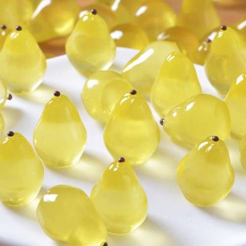 Miniature Glow-in-the-Dark Pear, Resin DIY Fruit Accessory, Simulation Pear Ornament for Decorative Accessories