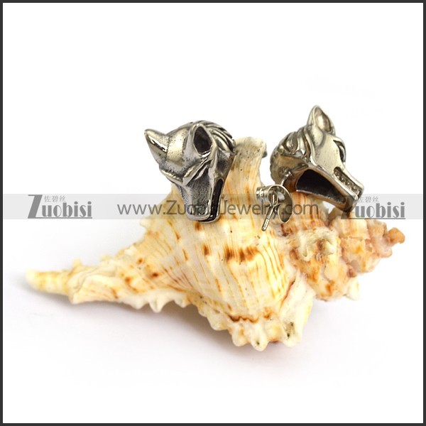 Wolf Earring e001238