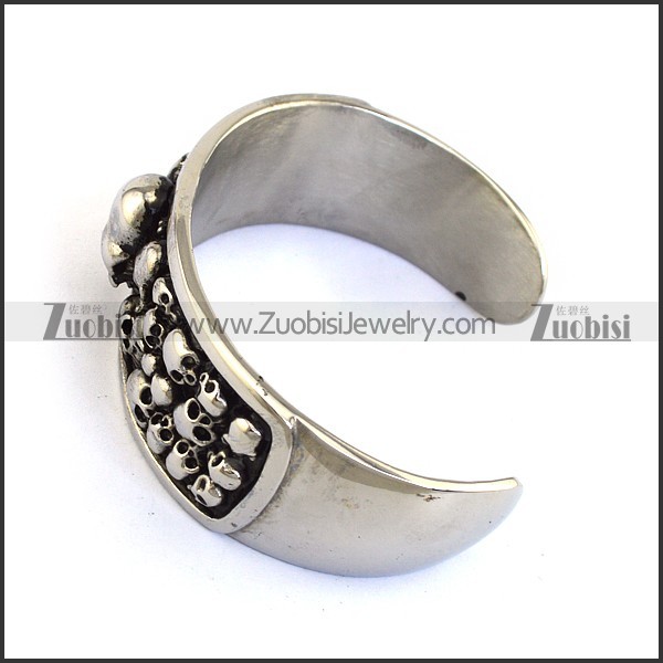 Horrible Stainless Steel Multi Skull Head Bangle for Punk fans - b000096