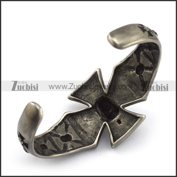 Stainless Steel Fire Skull Bangle in Matte Finishing b005152