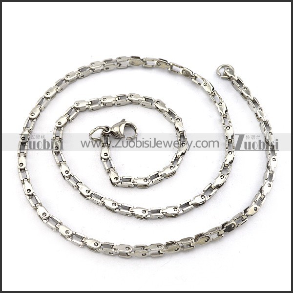 4MM Wide Stainless Steel Box Chain in 600MM Long n001525