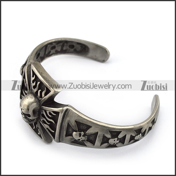 Stainless Steel Fire Skull Bangle in Matte Finishing b005152
