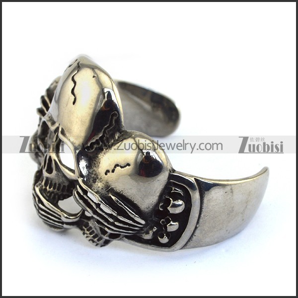 Three Skull Heads Bangle for Strong Mens b004048