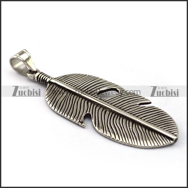 Vintage Feather Charm p004401