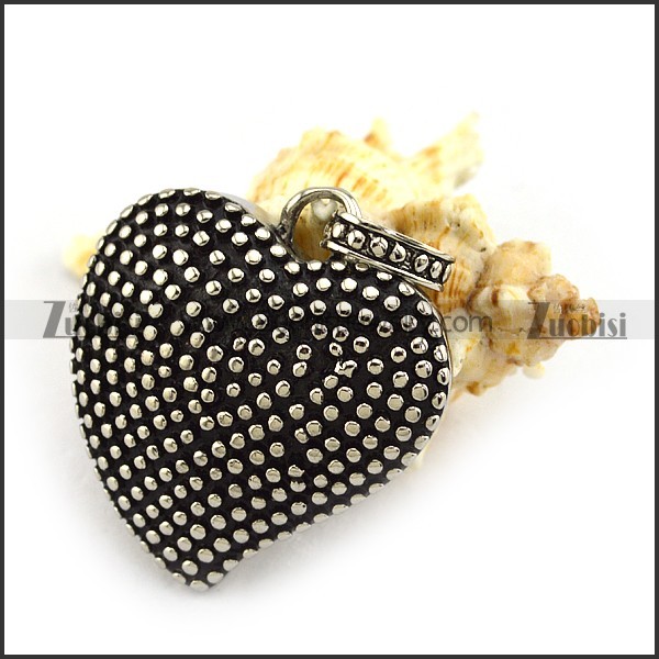 solid heart shaped wing pendant p004396