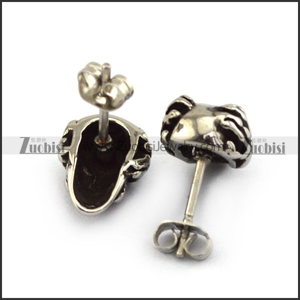 Skull Earring with 2 Ruby Rhinestons Eyes e001172