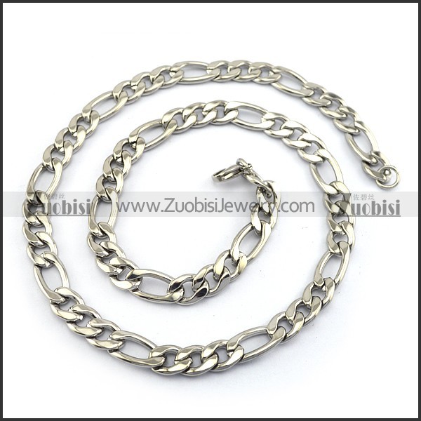 24-inch Long Figaro Chain in 9.5mm Wide n001582