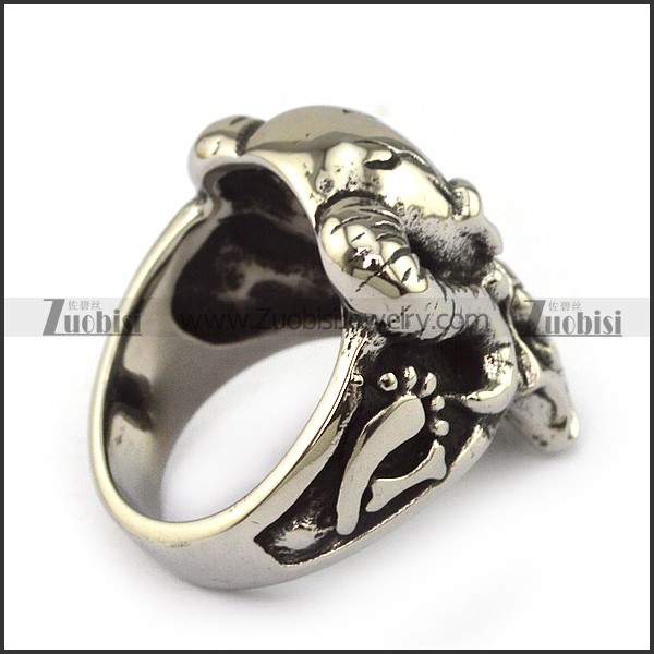 big vampire ring with 2 long and sharp tooth r001690