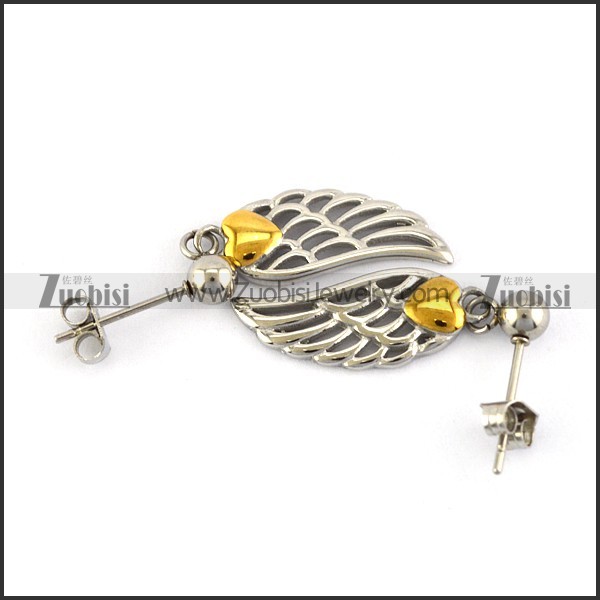 Hollow Casting Wing Earring with a Golden Heart e001360