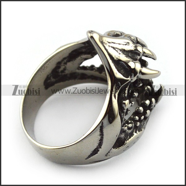 Ugly Chomper Ring r004644