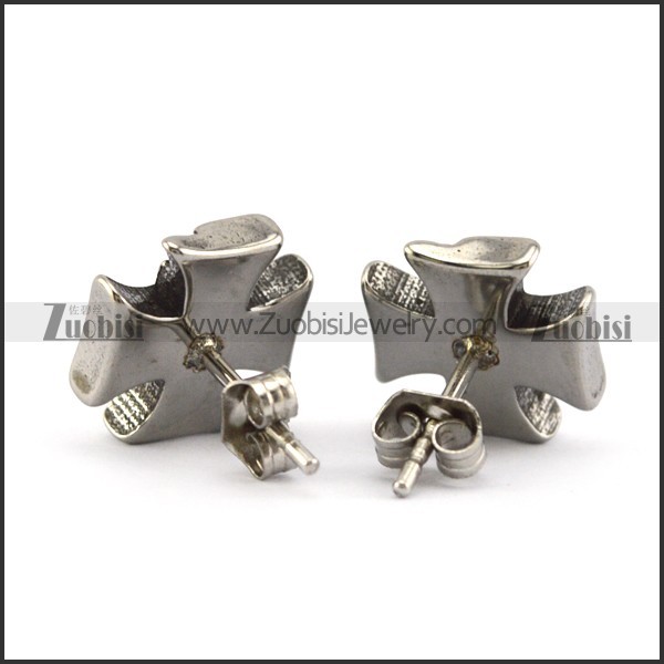 1980 Iron Cross Earring e001364