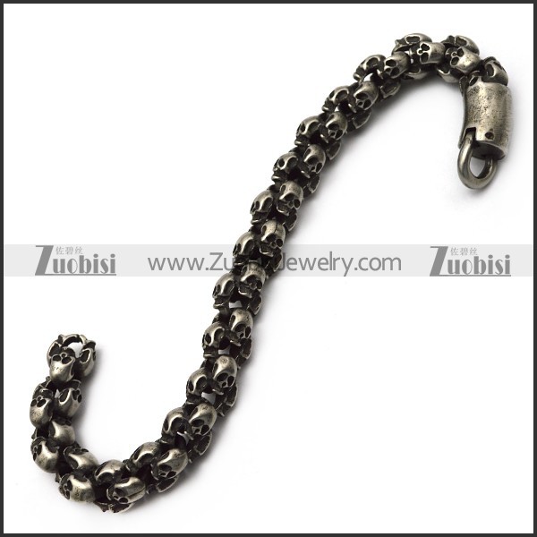 Skull Bracelet in Matte Finishing b006993