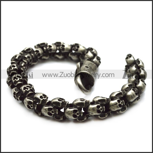 Skull Bracelet in Matte Finishing b006993