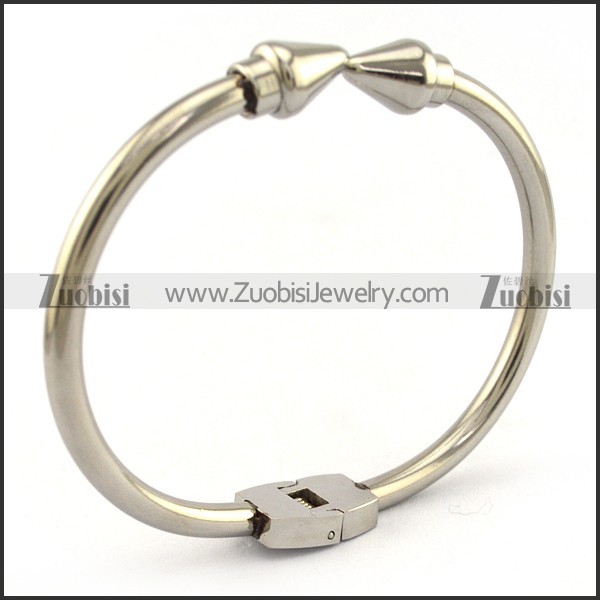 Twin Nail Shaped Stainless Steel Bangle b004594