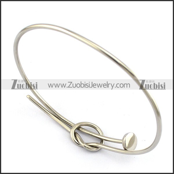 2mm Wide Stainless Steel Wire Bangle b004596