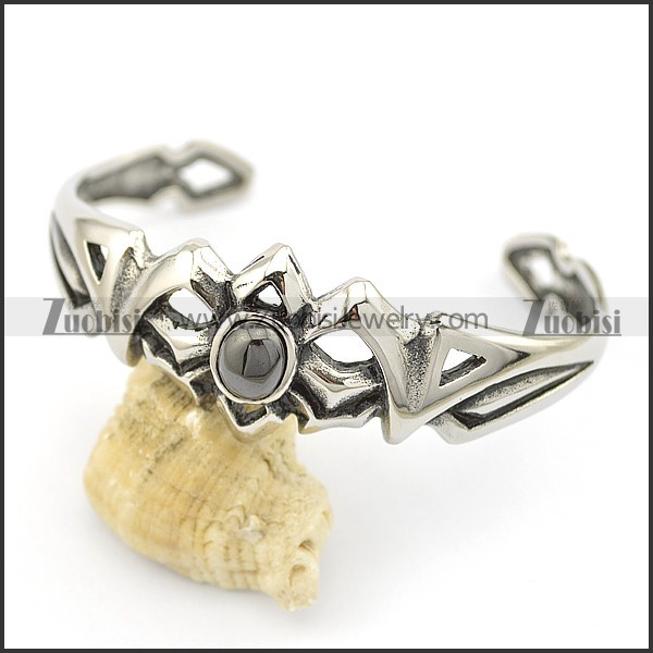 men bangle with one solid shiny black stone b002500