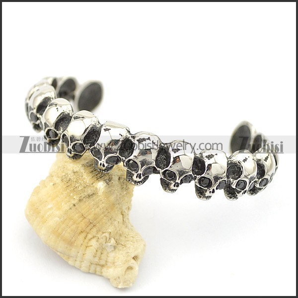 16 skull heads bangles with black stone eyes b002503