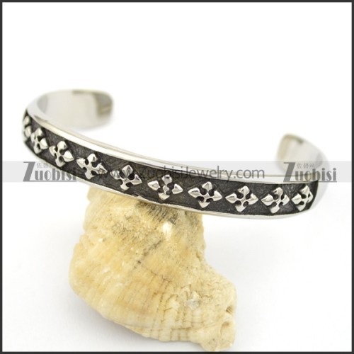 cross bangle crafted of rilievo b002533