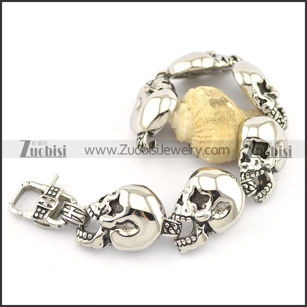 6 big bareheaded skull bracelet in length of 23.5cm b002340