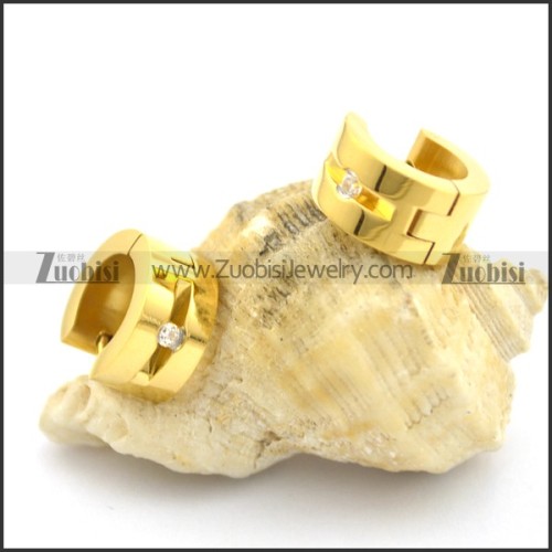7mm wide gold plated earrings e000917