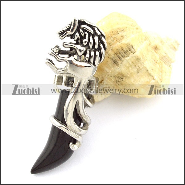 Unique Casting Wolf's Fang Pendant -p001131