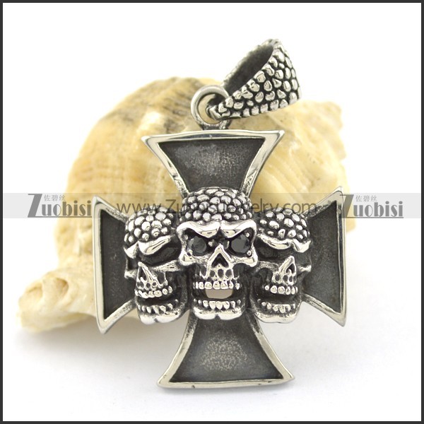 three skull heads cross pendant p001616